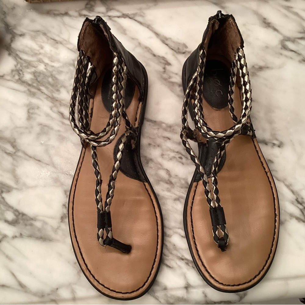 b.o.c. Size 8, Black and Gold Leather Braided.
Super comfortable Softly worn